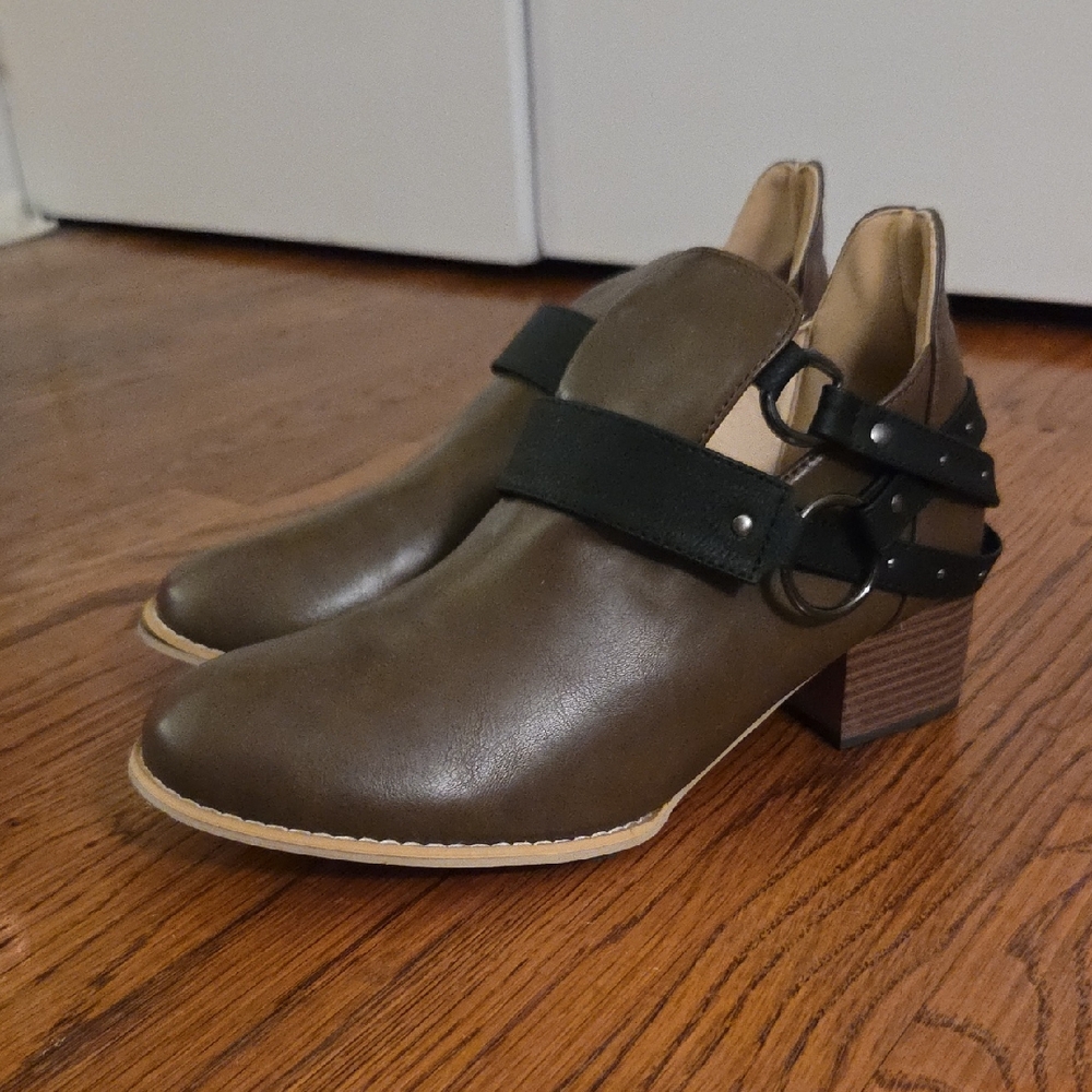 Brown Leather Block Heel Ankle Booties with Decorative Ring Straps